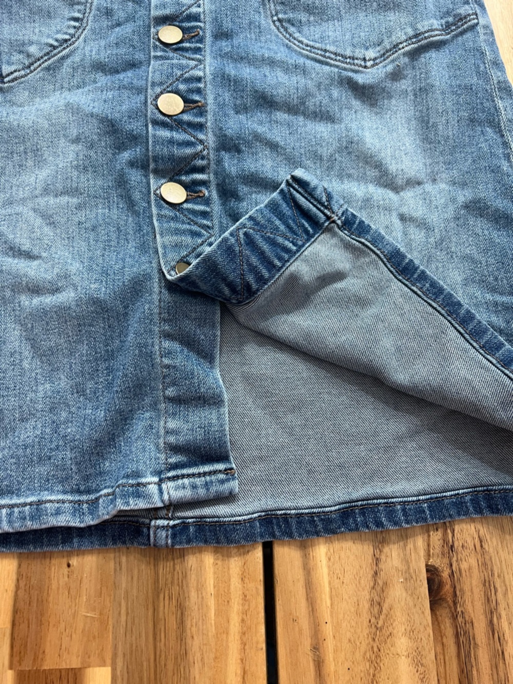 Kut from the Kloth Studded Denim Skirt Size 2 Blue Western Yoke Jean Skirt - Picture 3 of 6